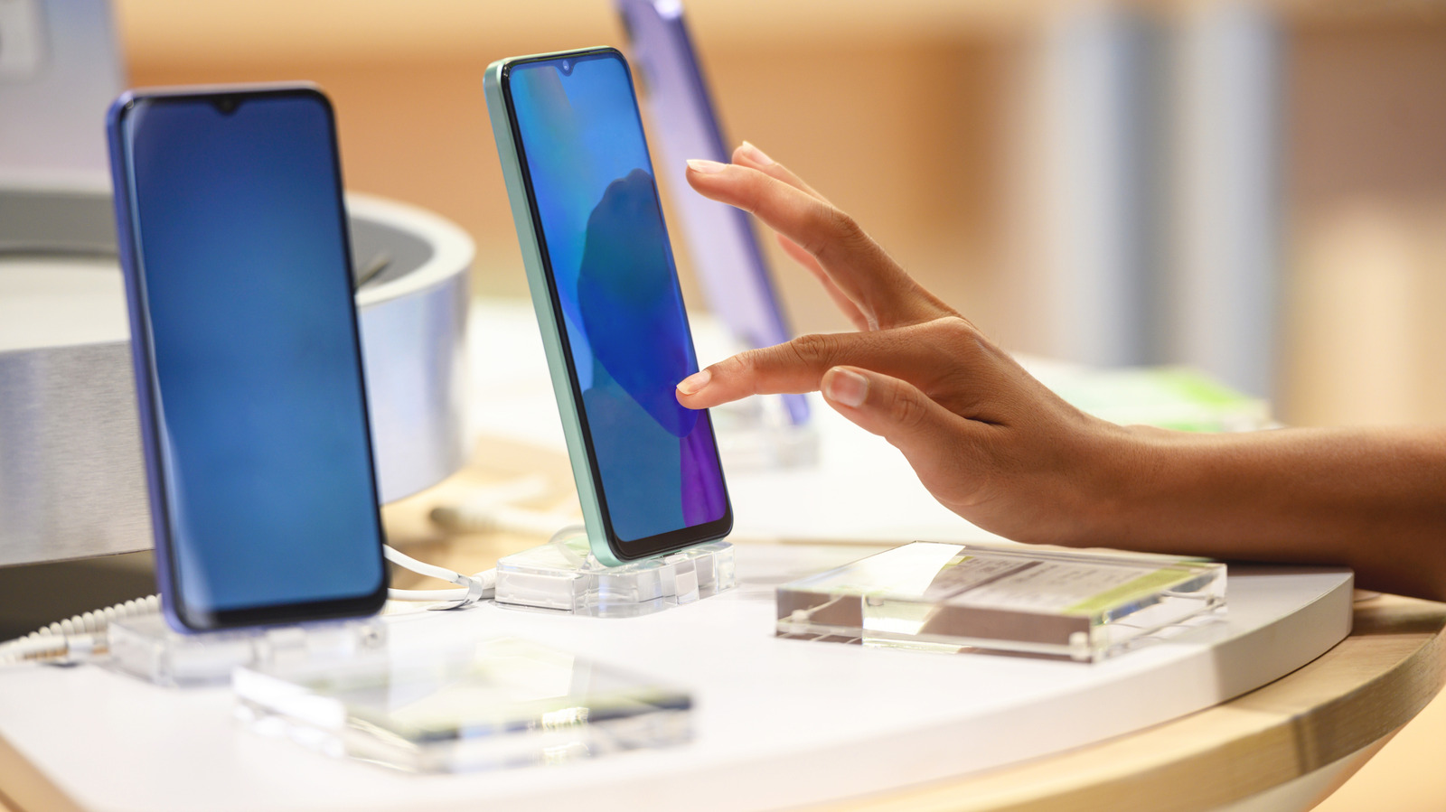 Best Budget Android Phone 2026: Samsung vs. Moto Guide