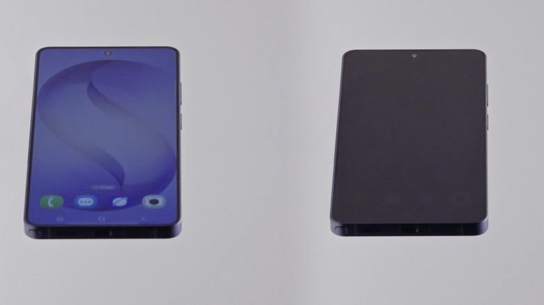 Side-by-side comparison of the Galaxy S26 Ultra screen with the privacy mode activated versus deactivated.