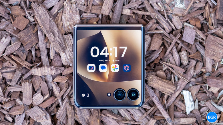 A view of the Hello UI software interface on the internal display of the Razr Ultra.