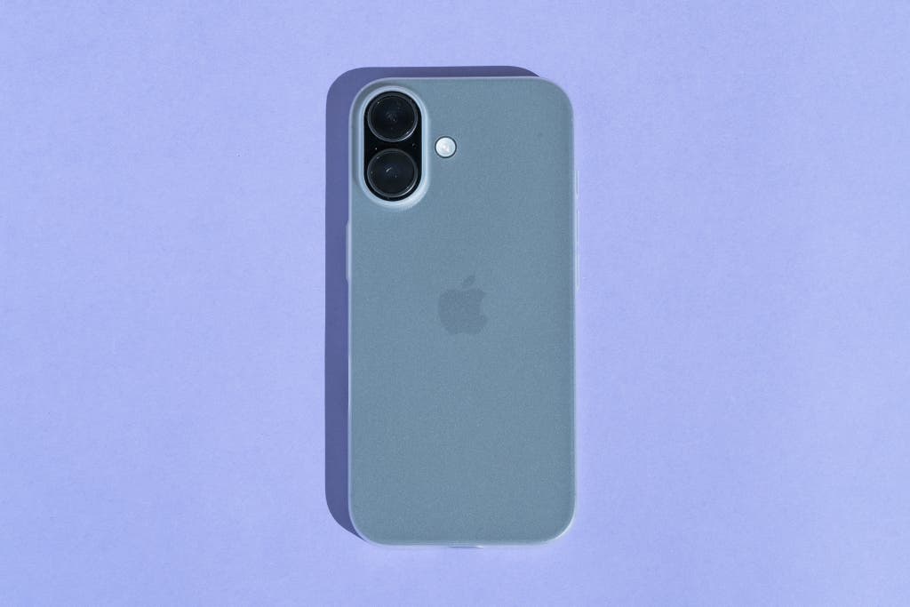 A minimalist Totallee Scarf thin case for the iPhone 17.