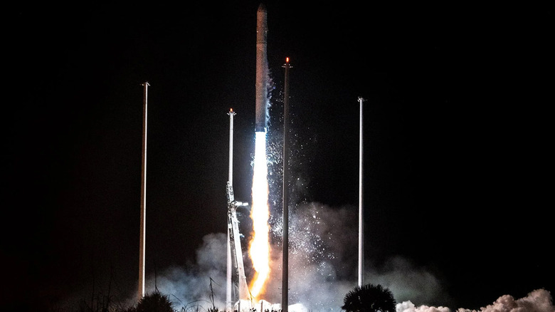 The Relativity Terran 1 rocket, primarily composed of 3D-printed mass, during a launch sequence.