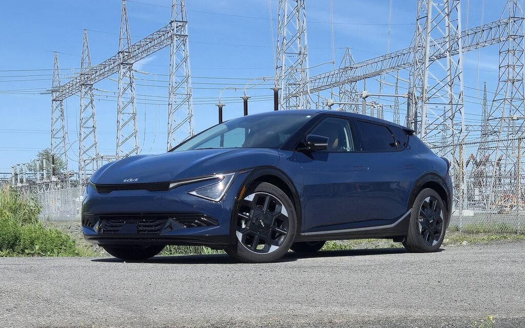 Diagram showing the internal SpiralCell design of an Optima car battery.