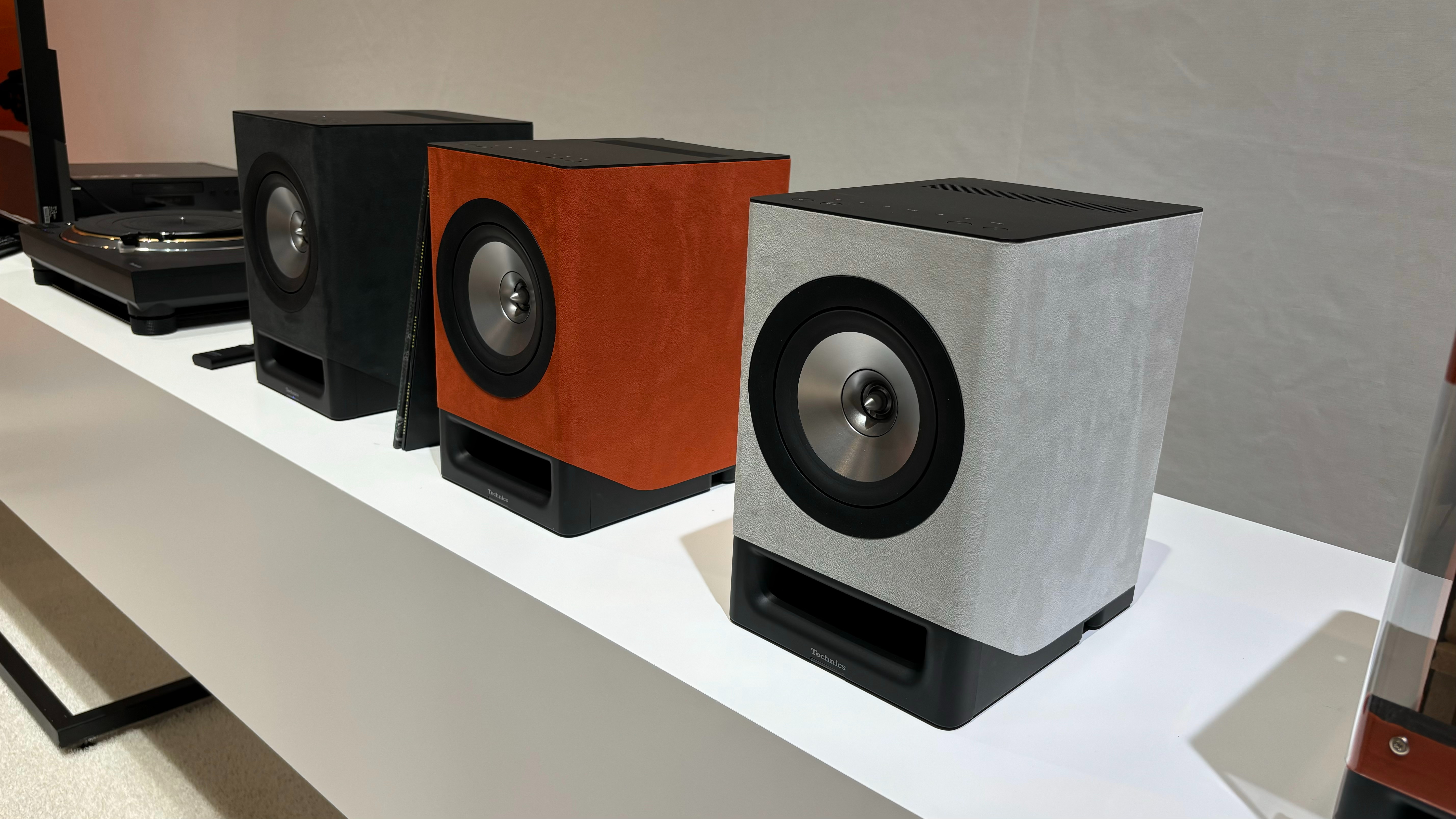 A lineup of Technics SC-CX700 wireless speaker systems in various colors.