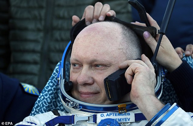 Official portrait of cosmonaut Oleg Artemyev.