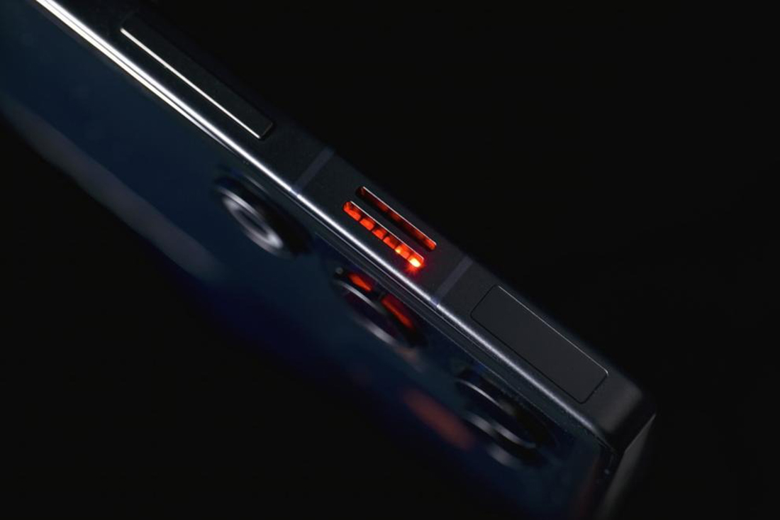 Close-up of the Wind Control 4.0 active cooling fan system inside the phone.