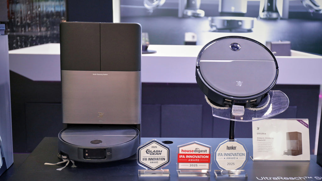 The 3i Q10 Ultra robot vacuum displayed with its IFA Innovation Award certificate.