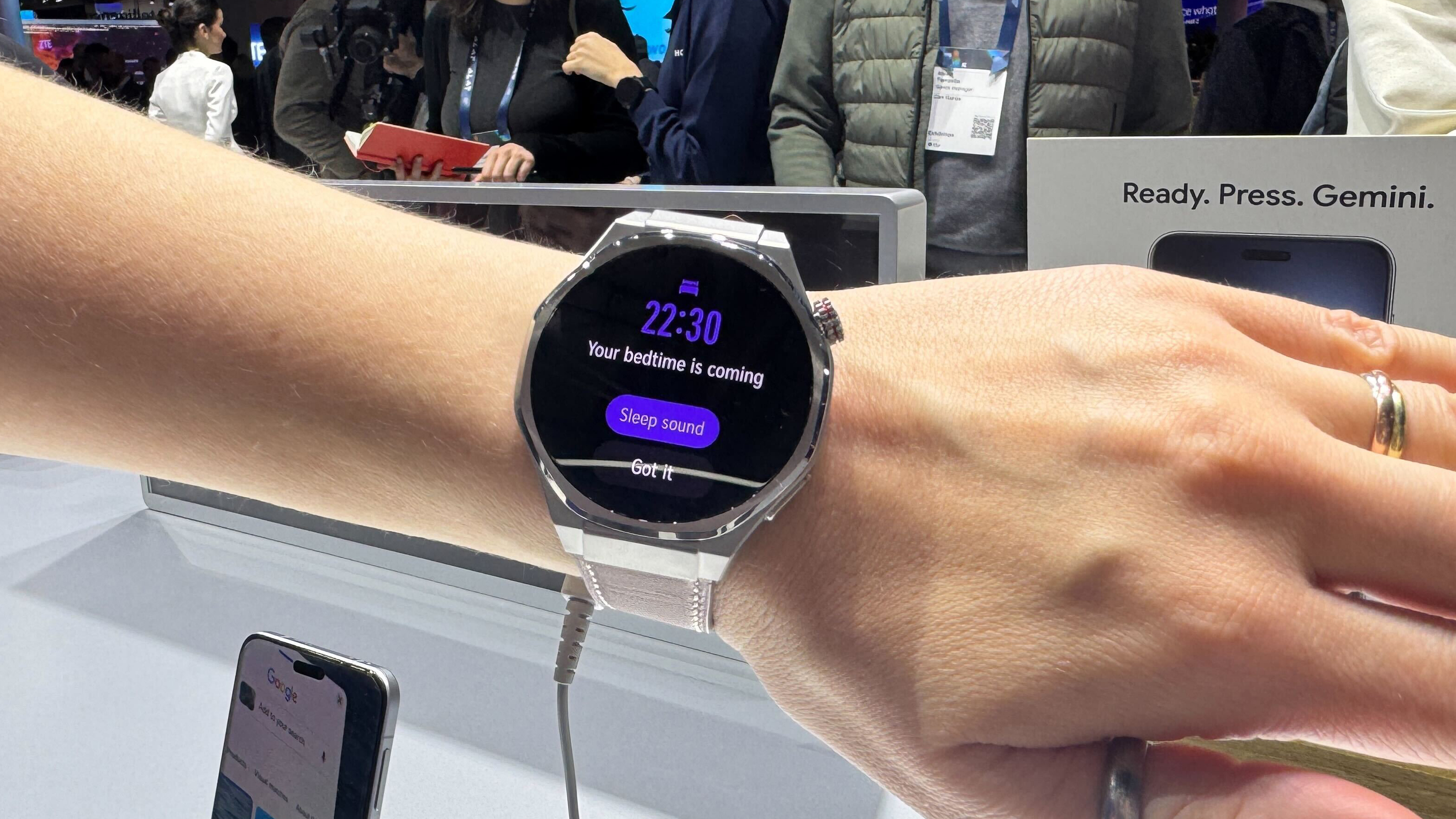 A person wearing the Honor Watch 5 Ultra at the MWC exhibition booth.