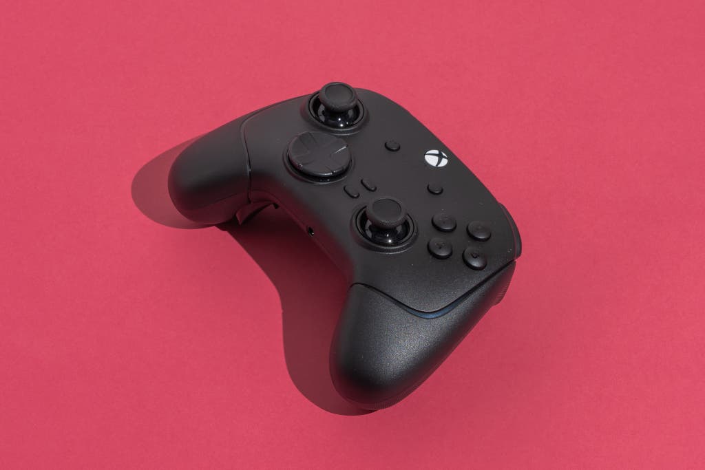 A high-end Razer Wolverine V3 Tournament Edition gaming controller in black.