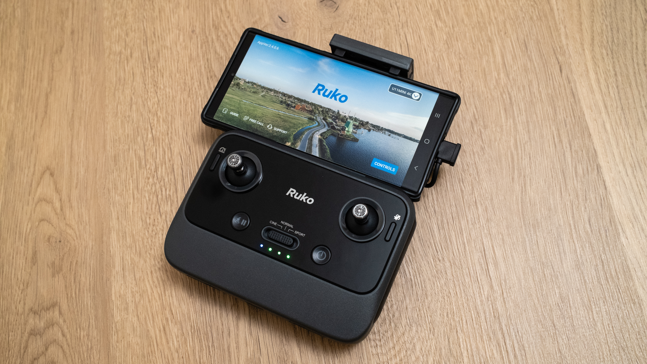 The Ruko U11MINI 4K remote controller with a smartphone mounted on top showing the flight app.