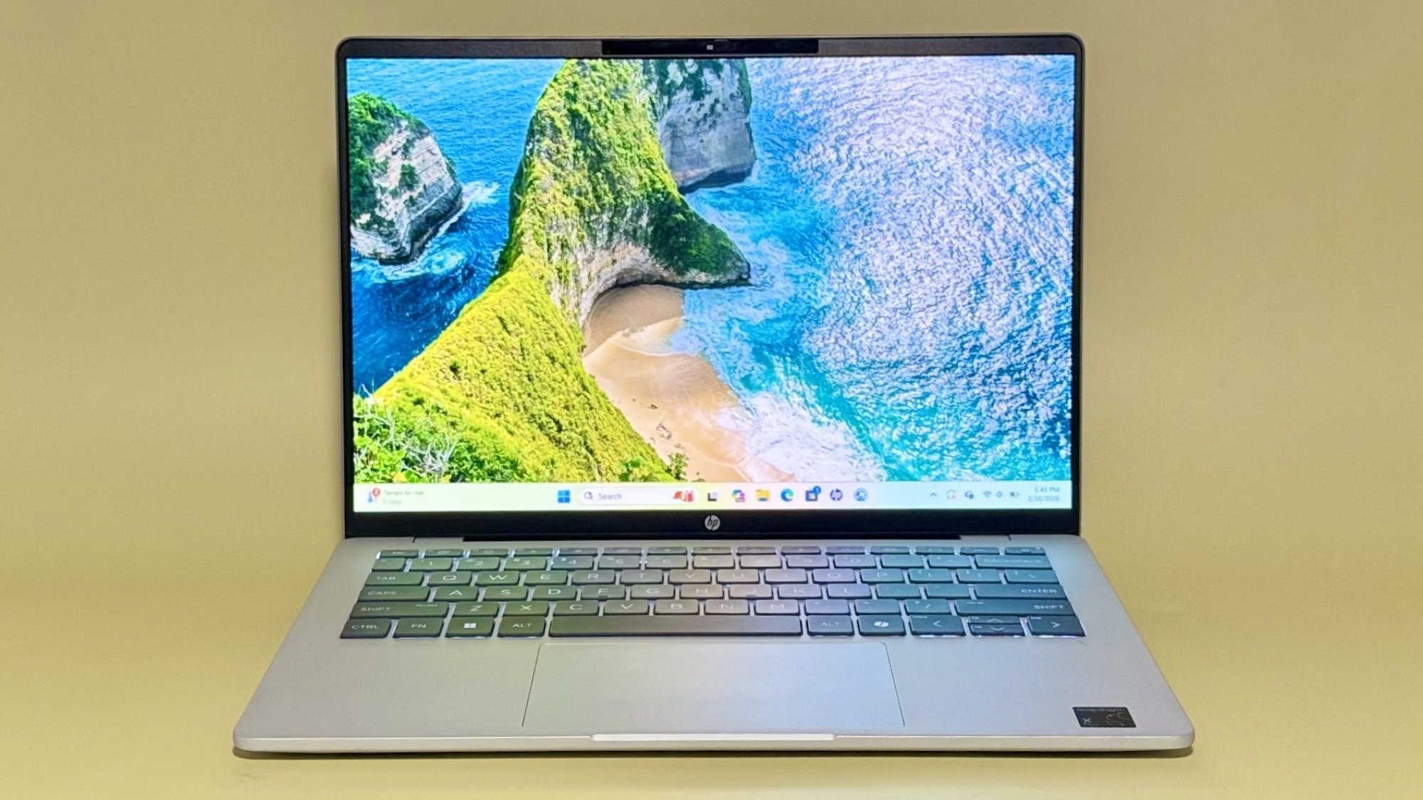 A front view of the HP OmniBook 5 14 laptop showing its slim profile and screen.