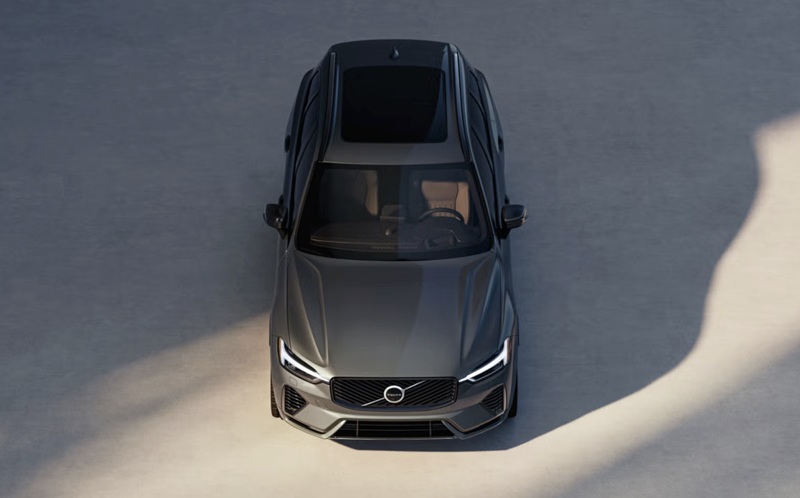 Full side profile of the 2026 Volvo XC60 showcasing its silhouette and alloy wheels.