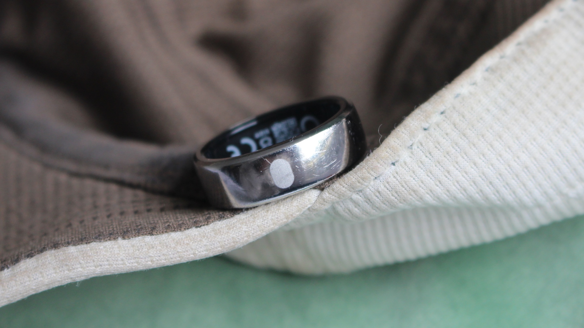 High-resolution studio shot of the RingConn Gen 2 Air smart ring.